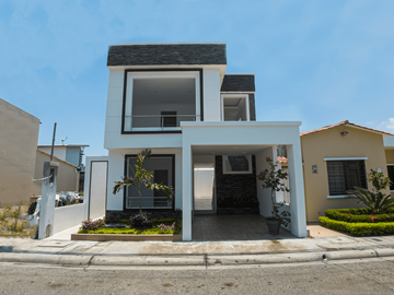 Venta Casa Samborondon, Urb. San Antonio, Diagonal Plaza Tía