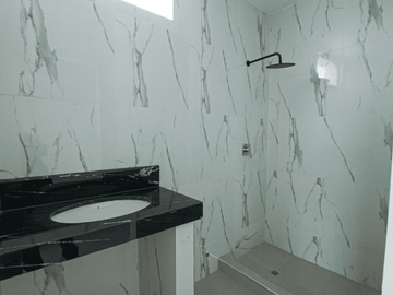 Venta Casa Samborondon, Urb. San Antonio, Diagonal Plaza Tía