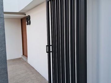 VENDO CASA NUEVA LAS ALAMEDAS