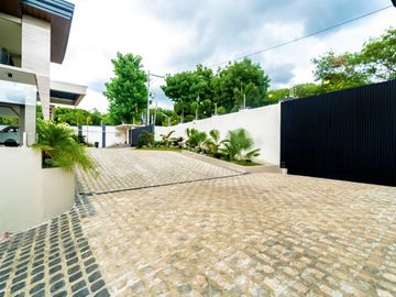 Enormous 10BR House and Lot in Antipolo for Sale!