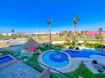 ¡Tu nuevo hogar en Acapulco! Amplio departamento con terraza, vista a la alberca y precio especial
