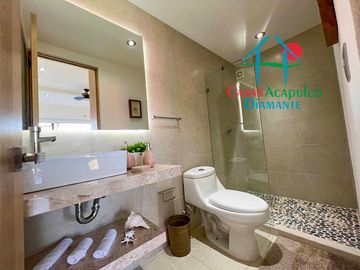¡Tu nuevo hogar en Acapulco! Amplio departamento con terraza, vista a la alberca y precio especial