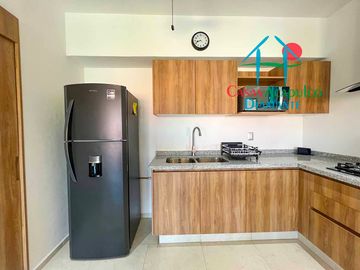 ¡Tu nuevo hogar en Acapulco! Amplio departamento con terraza, vista a la alberca y precio especial