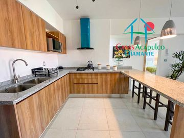 ¡Tu nuevo hogar en Acapulco! Amplio departamento con terraza, vista a la alberca y precio especial