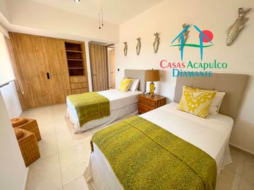 ¡Tu nuevo hogar en Acapulco! Amplio departamento con terraza, vista a la alberca y precio especial