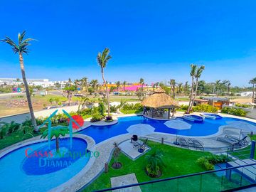 ¡Tu nuevo hogar en Acapulco! Amplio departamento con terraza, vista a la alberca y precio especial