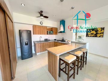 ¡Tu nuevo hogar en Acapulco! Amplio departamento con terraza, vista a la alberca y precio especial
