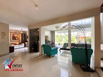 Linda Casa De Amplios Ambientes Con Full Seguridad. Casa Moderna