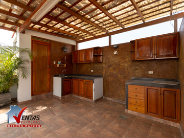 Linda Casa De Amplios Ambientes Con Full Seguridad. Casa Moderna