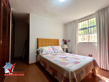 Linda Casa De Amplios Ambientes Con Full Seguridad. Casa Moderna