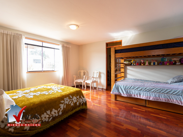 Linda Casa De Amplios Ambientes Con Full Seguridad. Casa Moderna