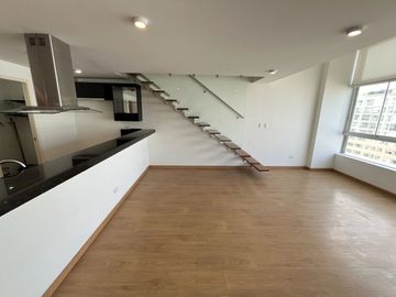 VENDO  LINDO DUPLEX 01 DORM INC COCINA EN SAN ISIDRO