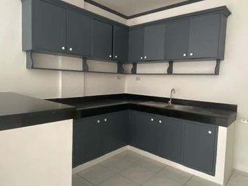 CORNER LOT WITH 6 UNITS APARTMENT FOR SALE IN PLARIDEL 2 ANGELES CITY NEAR CLARK