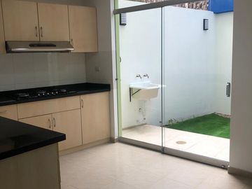 HERMOSO DEPARTAMENTO EN 1ER PISO SIN GRADAS CERCA AV. EJÉRCITO