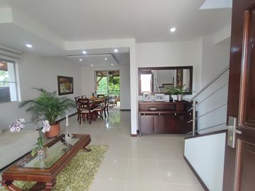 casa en venta en cinco soles. Cod V16995