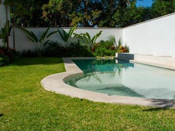Casa de lujo 3 recámaras con alberca  en conjunto de 10 casas, centro de Jiutepec Mor.