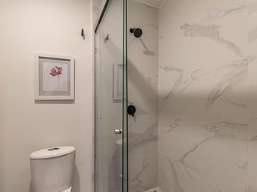 CASA EN VENTA A 15 MIN DE CUERNAVACA, MORELOS; MEX. 3 RECÁMARAS, ALBERCAS, MULTI CANCHAS DEPORTIVAS, PET PARK.