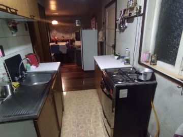 Vendemos clásica casa sureña con local comercial en Lanco región de los Ríos