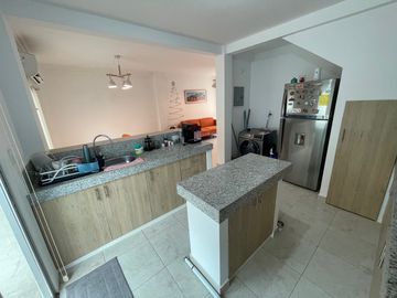En venta casa en Urb. La Joya en Topacio de Estreno.