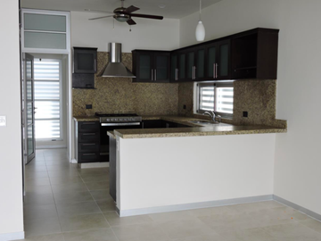 Casa en venta en Cancún, 3 habitaciones con alberca propia