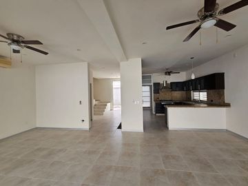 Casa en venta en Cancún, 3 habitaciones con alberca propia