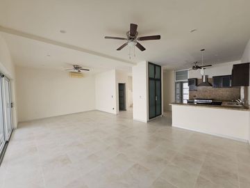 Casa en venta en Cancún, 3 habitaciones con alberca propia
