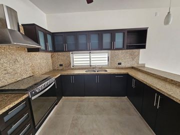 Casa en venta en Cancún, 3 habitaciones con alberca propia