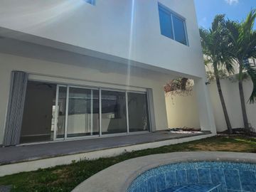 Casa en venta en Cancún, 3 habitaciones con alberca propia