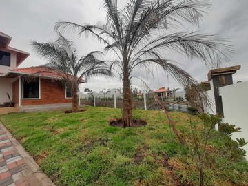 Venta de  Casa de Dos Plantas de tres dormitorios  en Malchinguí