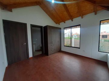 Venta de  Casa de Dos Plantas de tres dormitorios  en Malchinguí