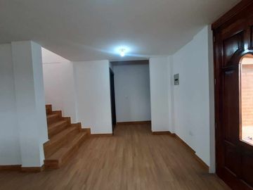 Venta de  Casa de Dos Plantas de tres dormitorios  en Malchinguí