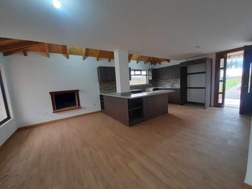 Venta de  Casa de Dos Plantas de tres dormitorios  en Malchinguí