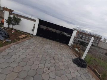 Venta de  Casa de Dos Plantas de tres dormitorios  en Malchinguí