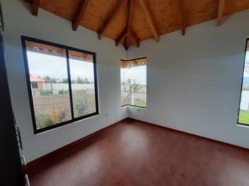 Venta de  Casa de Dos Plantas de tres dormitorios  en Malchinguí