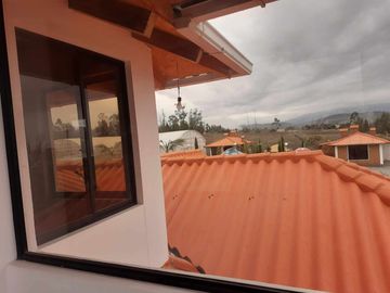 Venta de  Casa de Dos Plantas de tres dormitorios  en Malchinguí