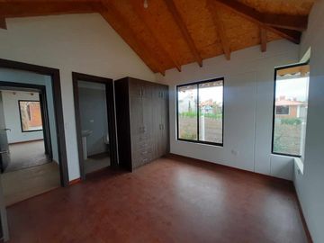 Venta de  Casa de Dos Plantas de tres dormitorios  en Malchinguí