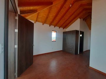 Venta de  Casa de Dos Plantas de tres dormitorios  en Malchinguí