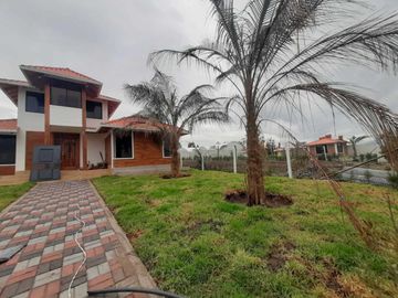 Venta de  Casa de Dos Plantas de tres dormitorios  en Malchinguí