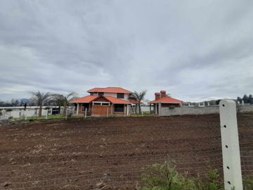 Venta de  Casa de Dos Plantas de tres dormitorios  en Malchinguí