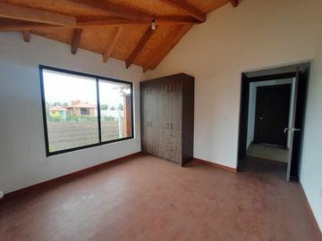 Venta de  Casa de Dos Plantas de tres dormitorios  en Malchinguí