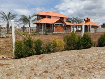 Venta de  Casa de Dos Plantas de tres dormitorios  en Malchinguí