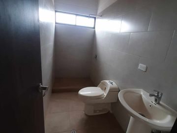 Venta de  Casa de Dos Plantas de tres dormitorios  en Malchinguí