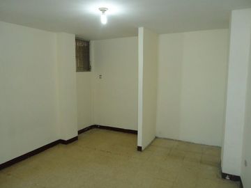 EN VENTA EDIFICIO RENTERO EN CALLES CARCHI Y CAMILO DESTRUGE
