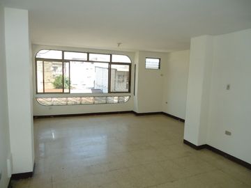 EN VENTA EDIFICIO RENTERO EN CALLES CARCHI Y CAMILO DESTRUGE