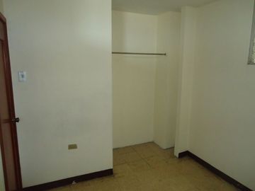 EN VENTA EDIFICIO RENTERO EN CALLES CARCHI Y CAMILO DESTRUGE