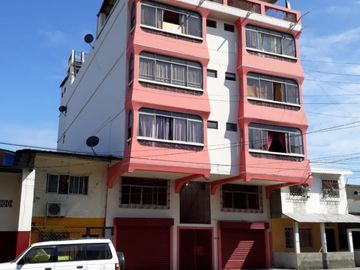 EN VENTA EDIFICIO RENTERO EN CALLES CARCHI Y CAMILO DESTRUGE
