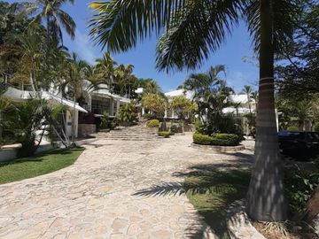 TEQUESQUITENGO UNICO RESORT 41,000 M2 DE TERRENO 2,409 M2 CONSTRUCCION