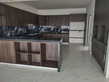 Casa Sola en Condominio en Zona Dorada de Cuernavaca.