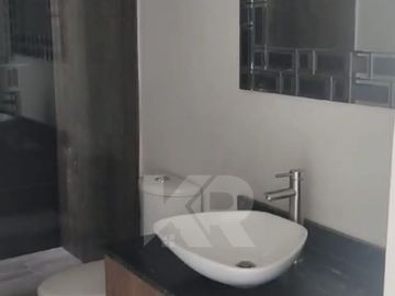 Casa Sola en Condominio en Zona Dorada de Cuernavaca.