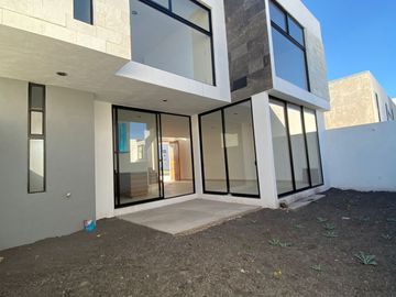 CASA EN VENTA EN VALLE DE JURIQUILLA